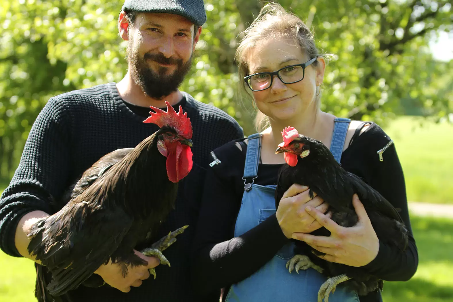 Le combat d’éleveurs pour sauver des animaux de ferme en voie de disparition | Morgan Louche et sa femme sont éleveurs de poules gauloises noires à Huilly-sur-Seille en Bresse bourguignonne. Crédit photo Céva Santé Animale | Françoise Blind-Kempinski - Directrice éditoriale et réalisatrice (journaliste Les Echos)