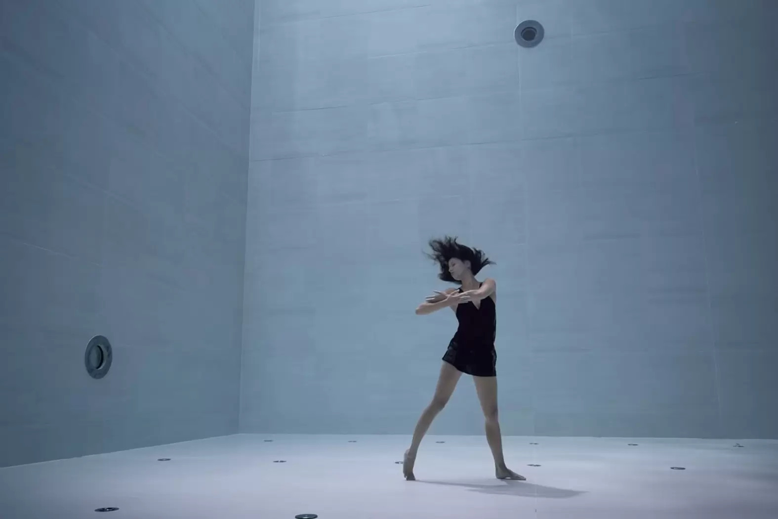 Julie Gautier, la fille qui danse avec l'eau | Performance Ama Gautier | Françoise Blind-Kempinski - Directrice éditoriale et réalisatrice (journaliste Les Echos)