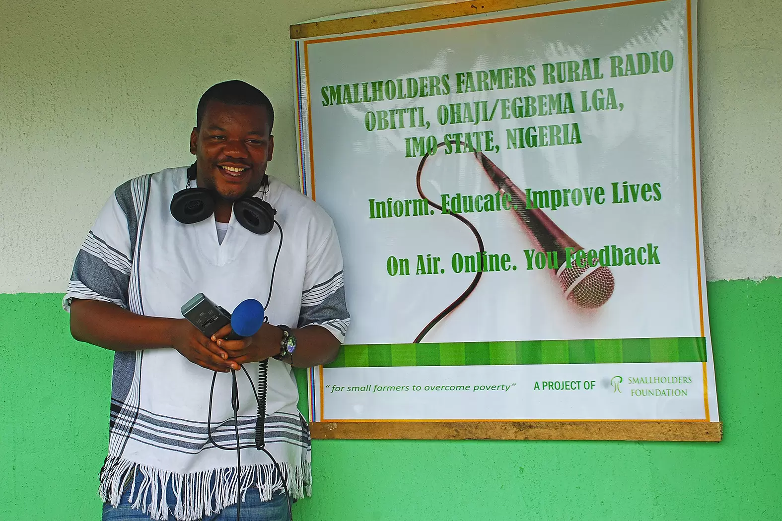 Nnaemeka Ikegwuonu façonne un nouveau système alimentaire en Afrique | Nnaemeka Ikegwuonu lance, à 21 ans, une radio interactive à destination des agriculteurs Crédit : Rolex Awards/Kennis Photo | Françoise Blind-Kempinski - Directrice éditoriale et réalisatrice (journaliste Les Echos)