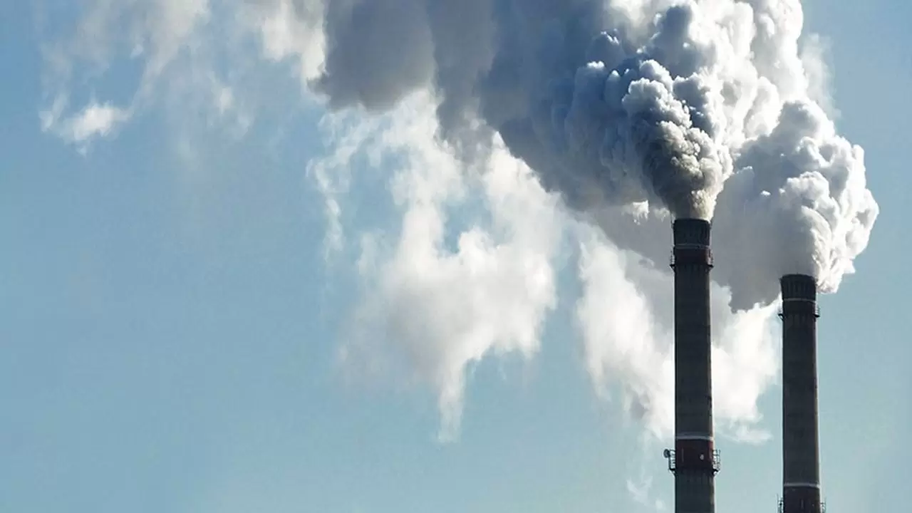 Les émissions de CO2 en infographies : trajectoires, enjeux et solutions | La tarification du carbone est de loin le moyen le plus efficace de réduire les émissions. (Shutterstock) | Françoise Blind-Kempinski - Directrice éditoriale et réalisatrice (journaliste Les Echos)