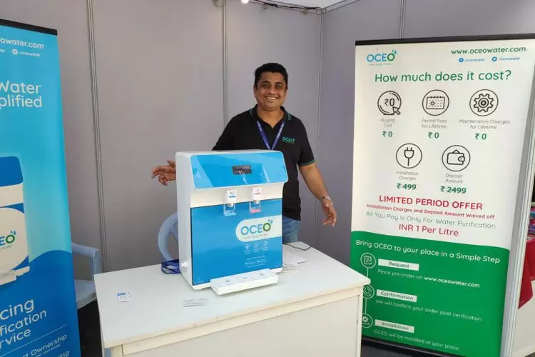 Mon lumineux voyage à bord du JagritiYatra : le départ (4/4) | La machine d’Oceo Water présentée pendant notre passage à Bangalore. | Françoise Blind-Kempinski - Directrice éditoriale et réalisatrice (journaliste Les Echos)