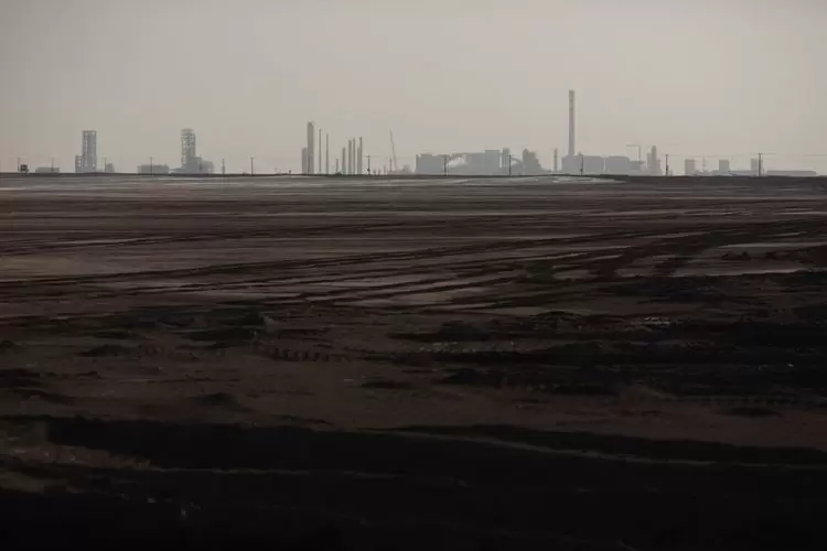 La face cachée de la révolution verte | Vue du "toxic lake" qui entoure les raffineries de métaux rares près de la ville de Baotou en Mongolie. | Françoise Blind-Kempinski - Directrice éditoriale et réalisatrice (journaliste Les Echos)