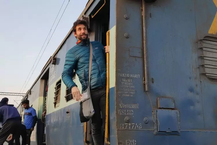 Mon lumineux voyage à bord du JagritiYatra : le départ (1/4) | Le départ a sonné pour le Yagriti Yatra et je suis heureux | Françoise Blind-Kempinski - Directrice éditoriale et réalisatrice (journaliste Les Echos)