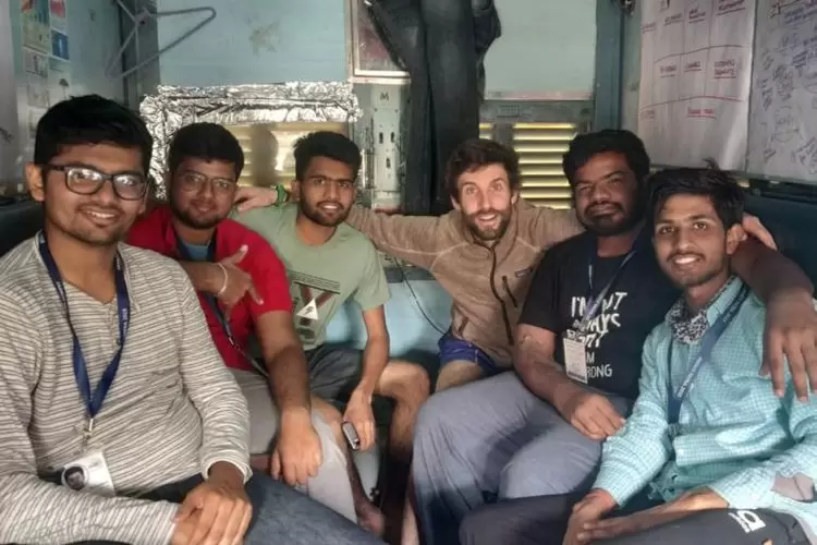 Mon lumineux voyage à bord du JagritiYatra : le départ (4/4) | Un des derniers moments avec mes compagnons, avec lesquels j’ai passé mes quinze jours de voyage. | Françoise Blind-Kempinski - Directrice éditoriale et réalisatrice (journaliste Les Echos)