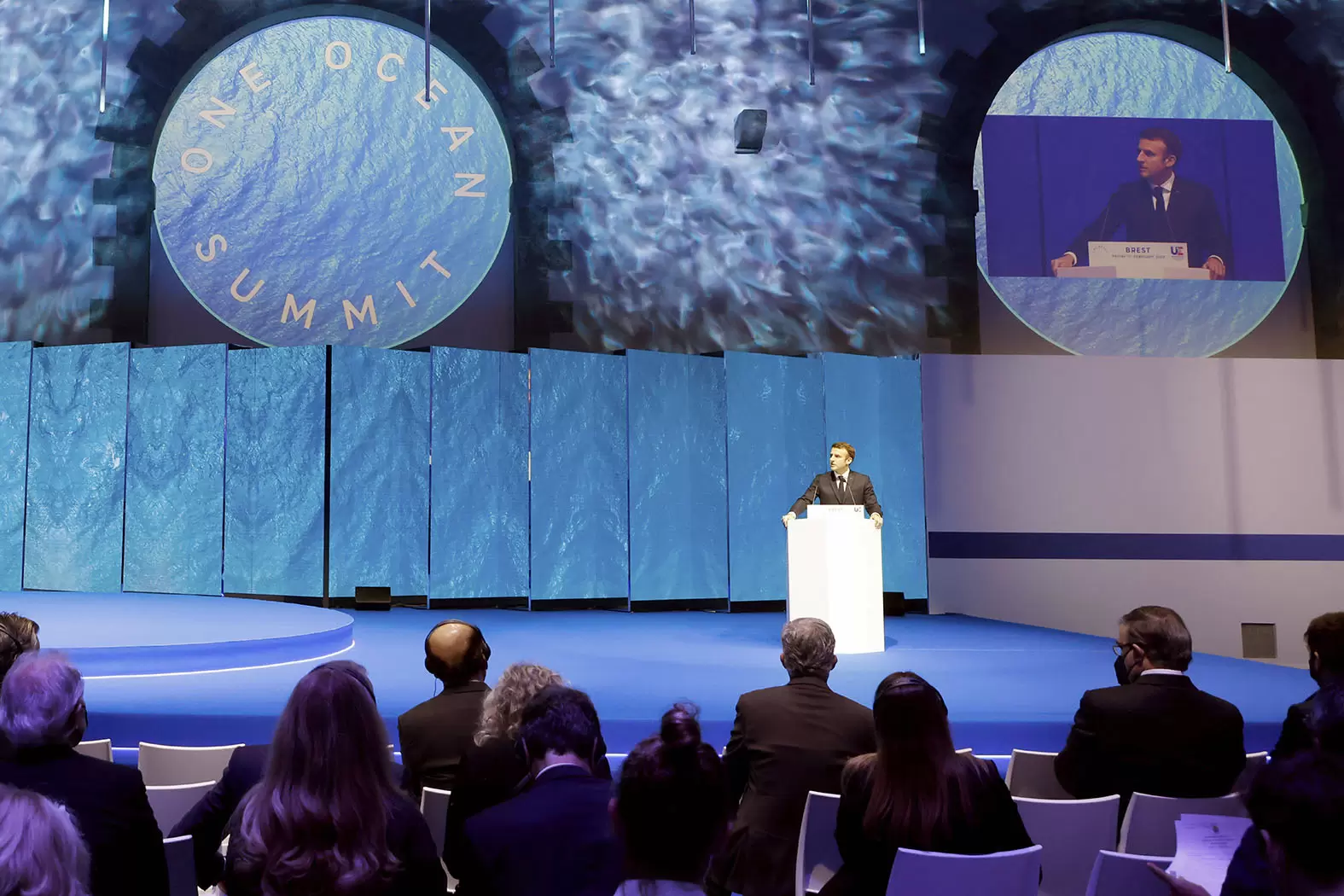 Olivier Poivre d’Arvor: «Les mers et les pôles vont devenir de grands enjeux de paix» | Emmanuel Macron lors de son discours d'ouverture du One Ocean Summit à Brest. Crédit : Ludovic Marin/Pool/AP/SIPA | Françoise Blind-Kempinski - Directrice éditoriale et réalisatrice (journaliste Les Echos)