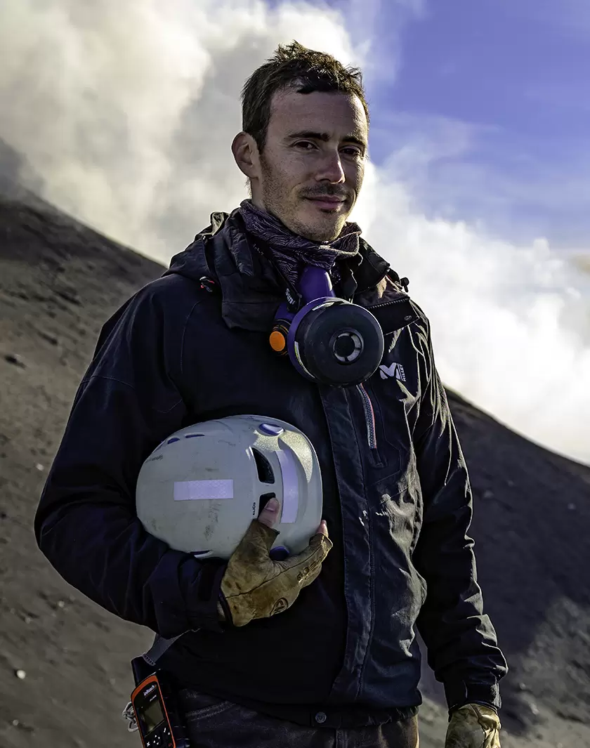 Yves Moussallam, à la recherche des liens entre volcans et climat | Yves Moussallam on Stromboli, nearby one of the world’s most active volcanoes, known for its usually small, regular explosions | Françoise Blind-Kempinski - Directrice éditoriale et réalisatrice (journaliste Les Echos)