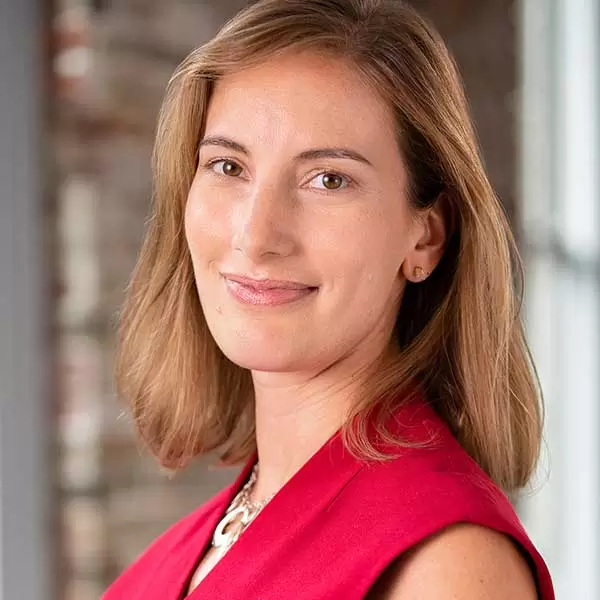 Le bilan de la Cop 26: un difficile compromis | SSmith_Headshot_2 | Françoise Blind-Kempinski - Directrice éditoriale et réalisatrice (journaliste Les Echos)