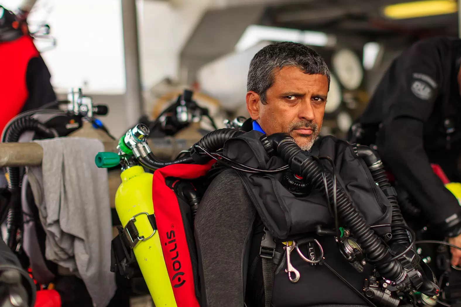 Luiz Rocha, le chercheur de poissons | Luiz Rocha, lauréat Rolex Awards 2021, explore et protège les récifs coralliens mésophotiques et leurs biodiversité dans l'océan Indien. Crédit : Tane Sinclair Taylor | Françoise Blind-Kempinski - Directrice éditoriale et réalisatrice (journaliste Les Echos)