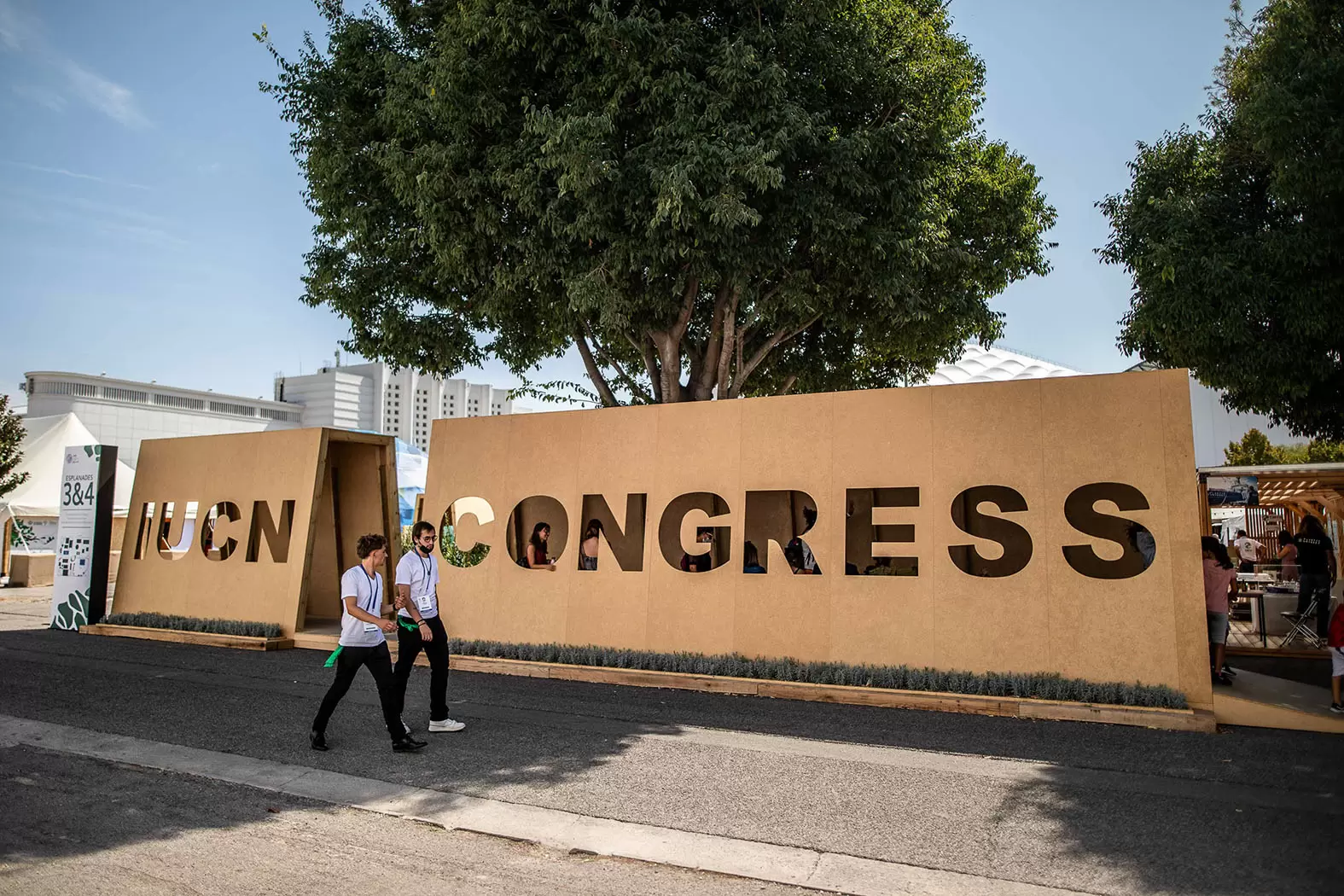 Stopper l’érosion de la biodiversité : l’UICN a fixé le cadre d’action | Des stands lors du congres mondial de la nature organise par l'UICN (Union internationale pour la conservation de la nature) a Marseille le 8 septembre 2021.Crédit : Anthony MICALLEF/HAYTHAM-REA | Françoise Blind-Kempinski - Directrice éditoriale et réalisatrice (journaliste Les Echos)